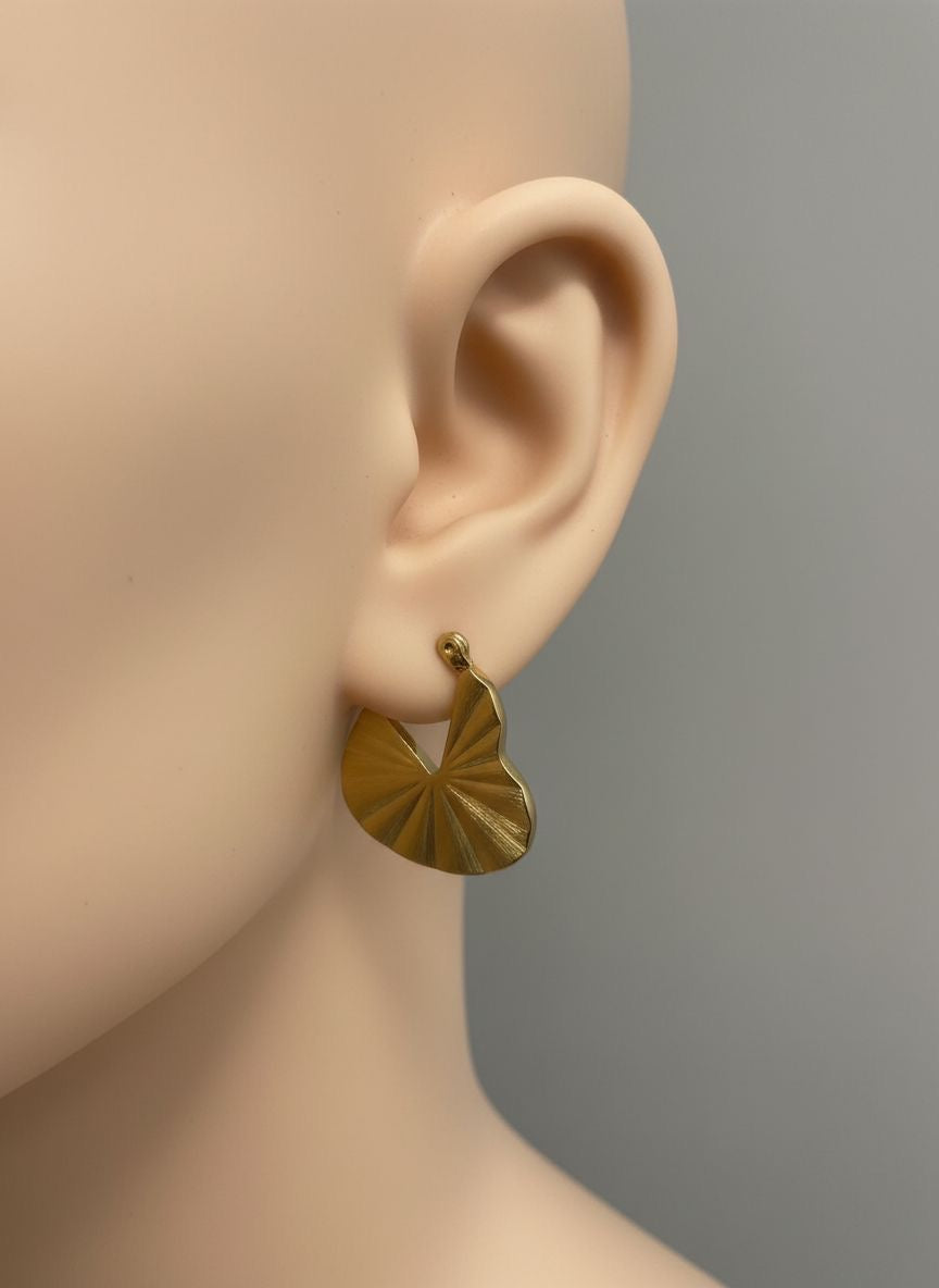Heart-Shaped Fan-Textured Hoop Earrings