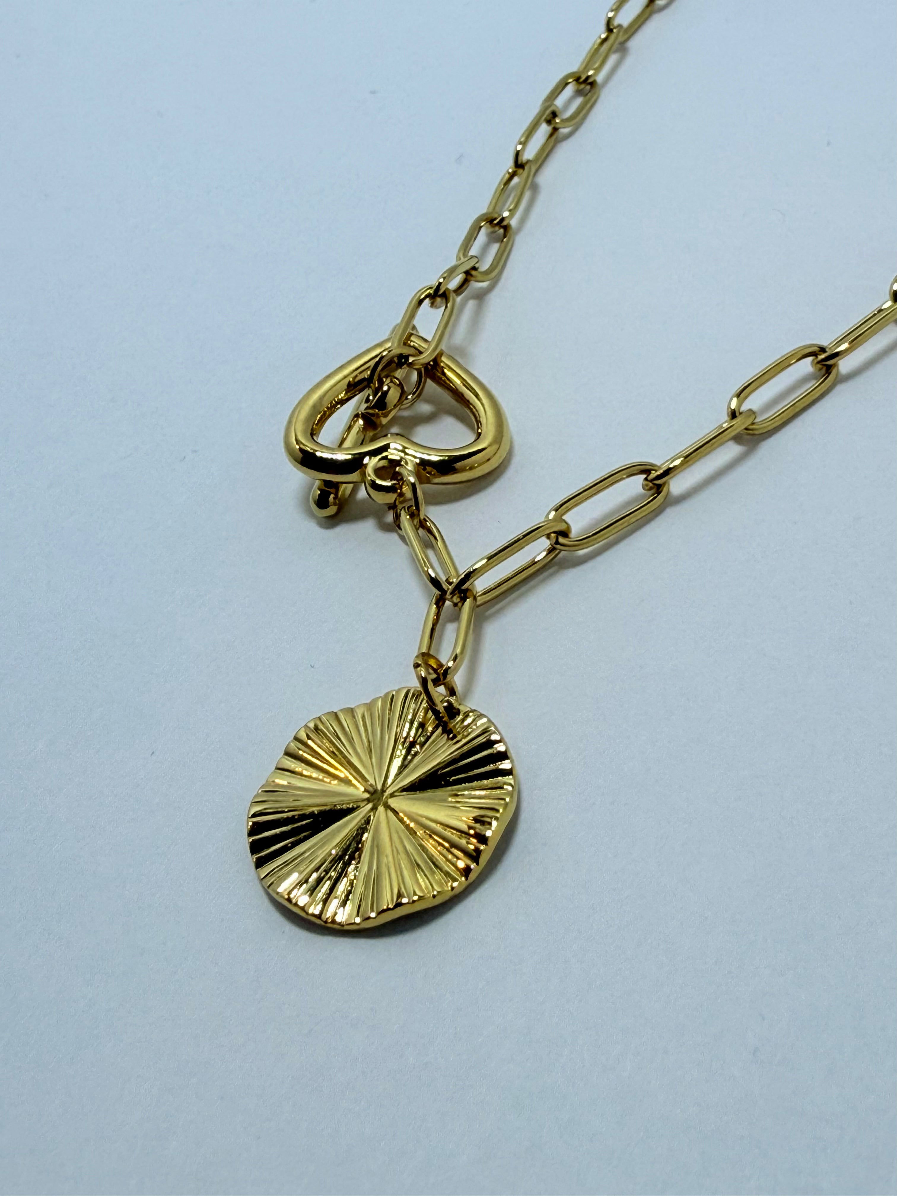 Fan Textured Necklace – 18K Gold Plated