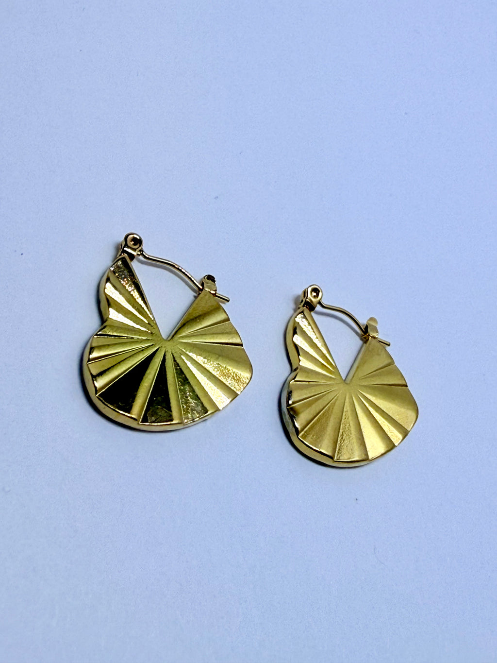 Heart-Shaped Fan-Textured Hoop Earrings
